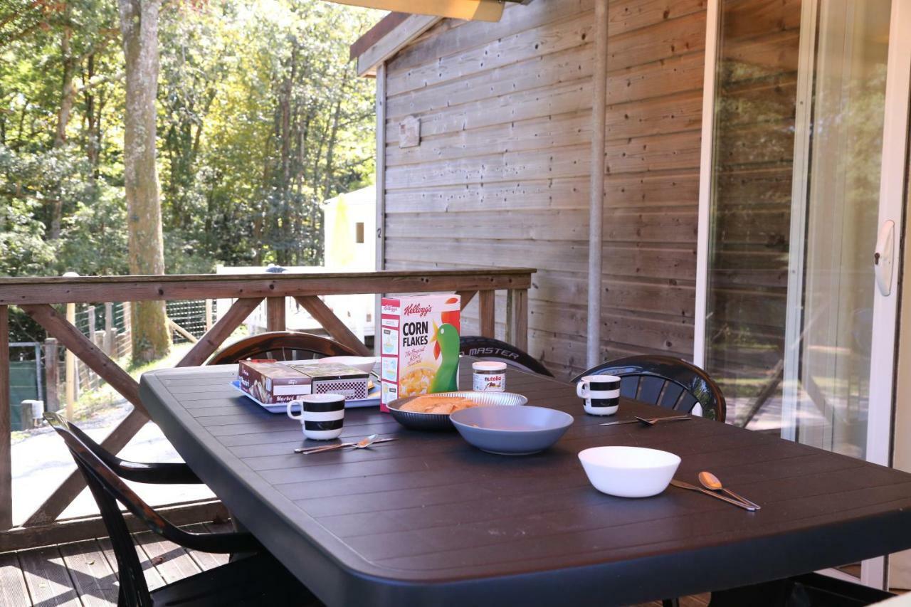 Camping Le Ruisseau Saint-André-de-Seignaux Esterno foto